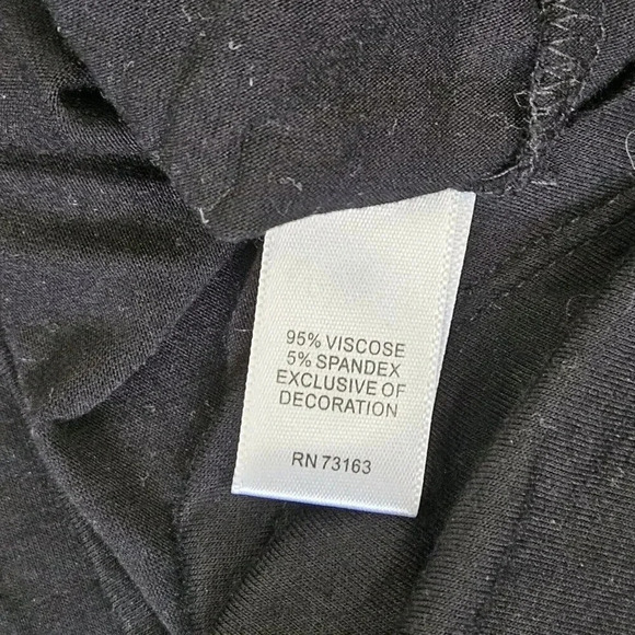 Cable & Gauge Women's Top Size M Short Sleeve Cold Shoulder Grommets Black - Picture 9 of 10